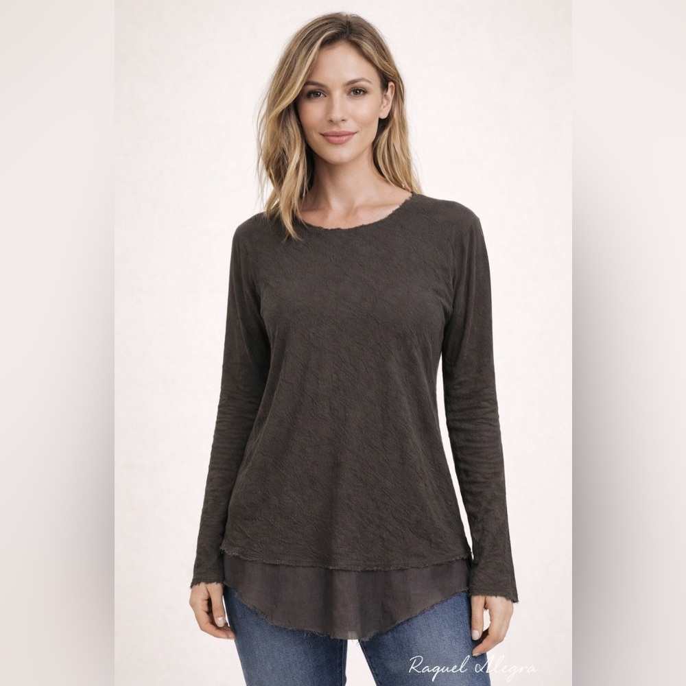 Women’s Long Sleeve Raw-Edge Tee in Dark Brown